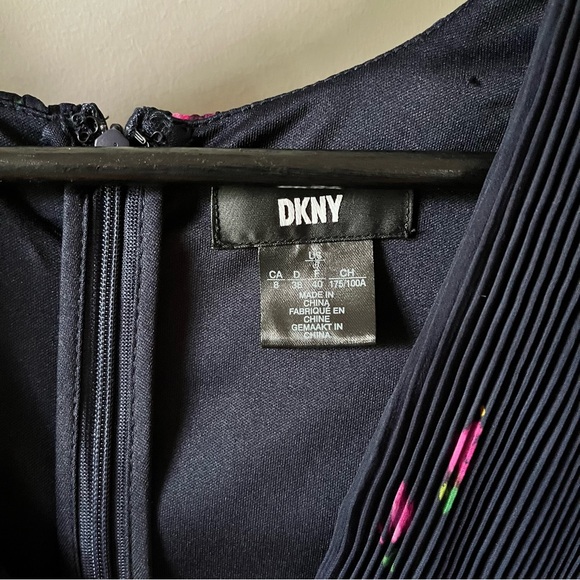 DKNY Printed Pleated Faux-Wrap Dress Navy with Pink Floral Size 8 - Picture 10 of 14